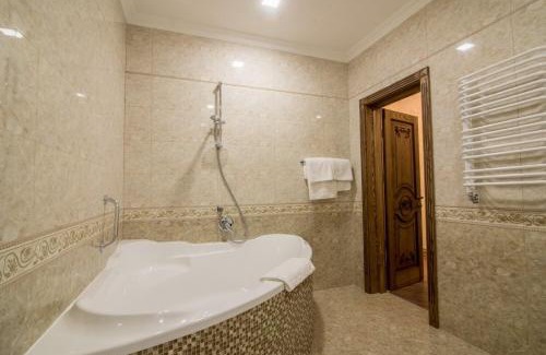 Chernovtsy Hotel | Panskiy Dvir