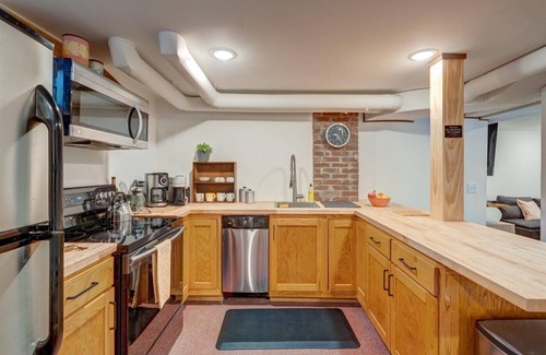 Verona House | Paoli Den - Newly Remodeled!