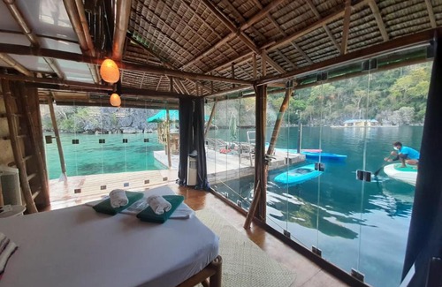 Coron Boat Rental | Paolyn Houseboats Coron Island