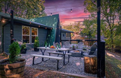 Pigeon Forge House | Paradise at the Smokies Cabin with HOT TUB!