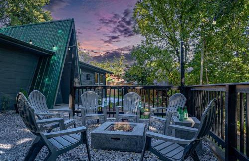 Pigeon Forge House | Paradise at the Smokies Cabin with HOT TUB!