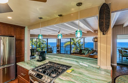 Laupahoehoe House | Paradise Bluff: Cliffside Home w/Gorgeous Ocean Views and Tropical Garden