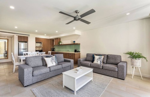 Palm Cove Apartment | Paradise Bound A Rooftop Resort Retreat