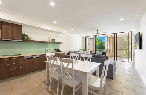 Palm Cove Apartment | Paradise Bound A Rooftop Resort Retreat