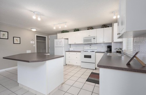 Lethbridge Condo | Paradise Canyon Golf Resort - Signature Walkout Condo 380