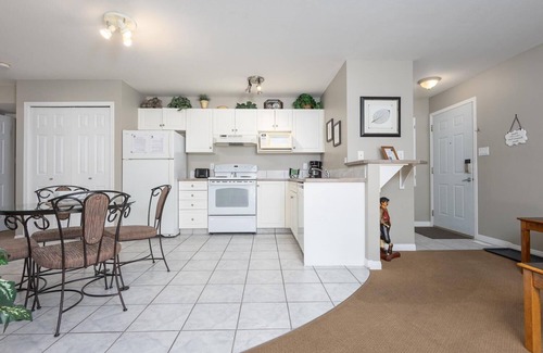 Lethbridge Condo | Paradise Canyon Golf Resort - Luxury Condo M405