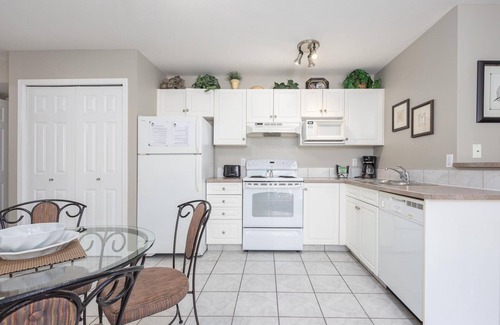 Lethbridge Condo | Paradise Canyon Golf Resort - Luxury Condo M405