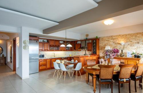 Agios Nikolaos Apartment | Paradise deluxe apartment on the sea