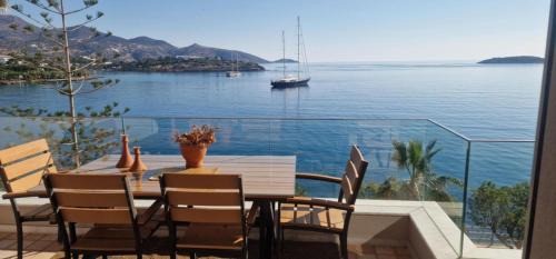 Agios Nikolaos Apartment | Paradise deluxe apartment on the sea