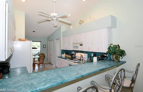 Palmer Ranch Condo | Paradise Home away from Home: Golf, Swimming, Tennis, & lots of Fun in the Sun!