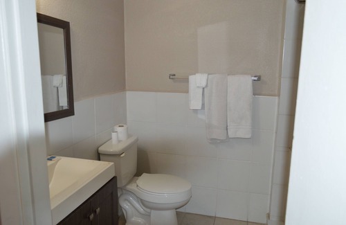 Bay City Hotel | Paradise Inn