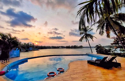 Tonse West Hotel | Paradise Lagoon