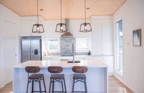 Seventeen Seventy House | Paradise Lights - Barton Street, Town of 1770