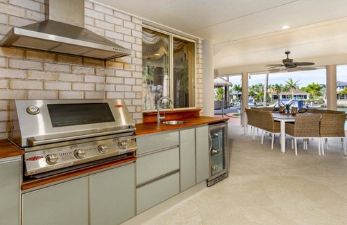 Banksia Beach House | Paradise on Banksia Canal