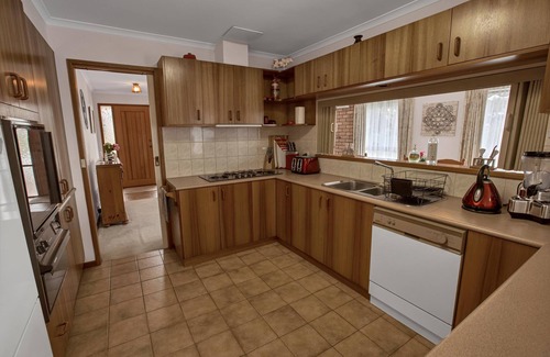 Paynesville House | Paradise on Sheerwater: Enjoy every amenity you need for a relaxing holiday