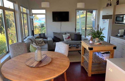 Tuateawa House | Paradise on the Hill ~ Tuateawa ~ Northeast of Coromandel Town