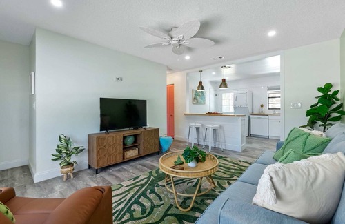Coquina Gables Apartment | Paradise Palms - Tropic Suite - Heated Pool!
