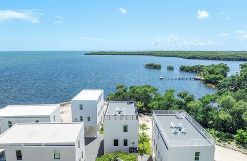 Monroe County House | Paradise Point 11- New 3 bed 3 bath Oceanfront home rooftop balcony- Pets OK