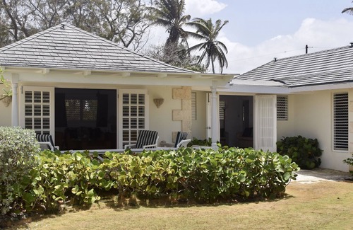 Long Bay House | Paradise Point: Beautiful Two Bedroom Ocean Front Villa w Private Pool and Deck.