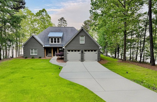 Lake Oconee House | Paradise Point on Lake Oconee with amazing views of the Lake!