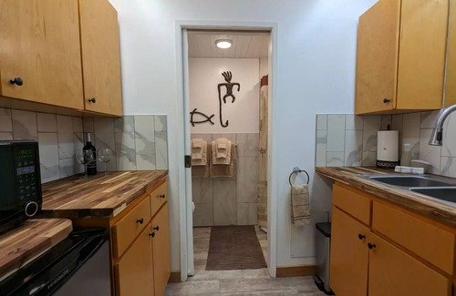 Historic Kailua Village Condo | Paradise Private Unit, Ocean View, Queen Bed, Downtown Kona
