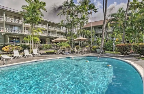 Historic Kailua Village Condo | Paradise Private Unit, Ocean View, Queen Bed, Downtown Kona
