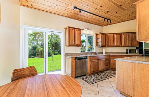 Keaau House | Paradise Retreat, POOL, Hot Tub and AC with ECO energy!