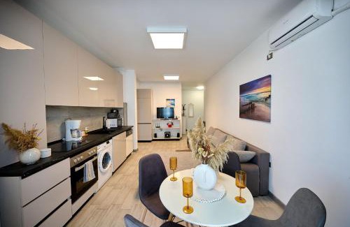 Mamaia-Sat Apartment | Paradise Sea View 2BD apt Spa n Pools beach resort