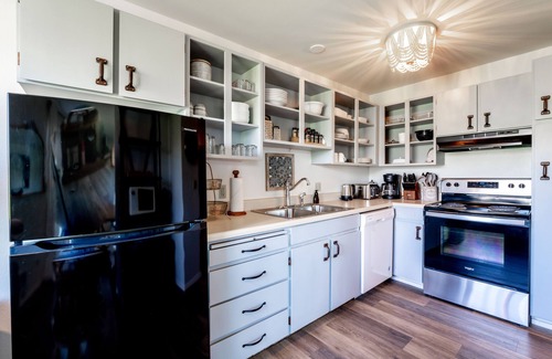 Chelan Condo | Paradise View 101 - Lake Views, Downtown!