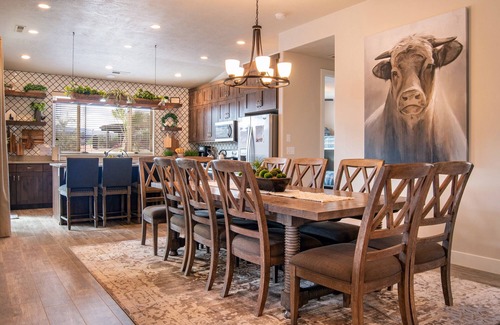 Washington County House | Paradise Village Resort 112 | Water Park, Ping Pong, PS4, Games, Beautiful Mountain Views, and More
