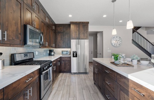 Santa Clara House | Paradise Village Resort 104| Resort View, Private Hot Tub, Short Walking distance to Resort