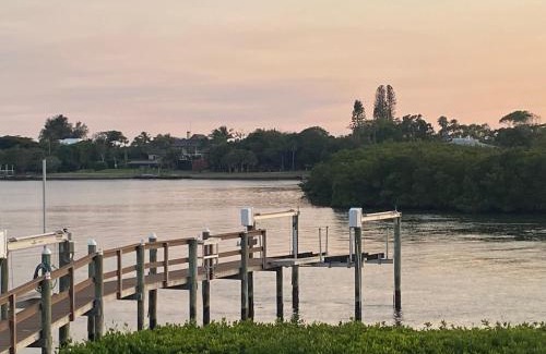 Sorrento Shores House | Paradise with a pool, pier and private beach area