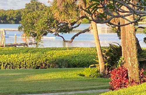 Sorrento Shores House | Paradise with a pool, pier and private beach area