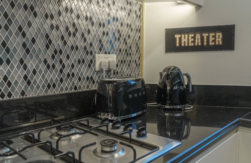 Al Wasl Apartment | Paramount Home Sea with 260° Infinity Sky Pool