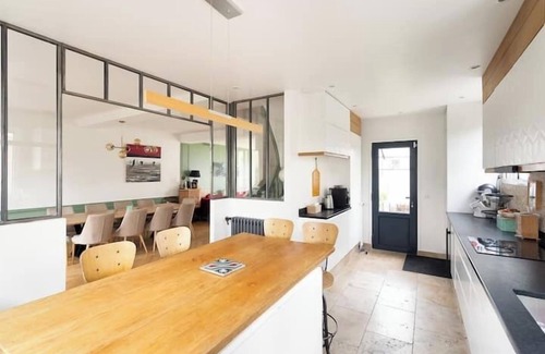Asnieres-sur-Seine Apartment | Paris Agnette Garden House