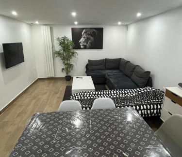 Thorigny-sur-Marne Apartment | Paris DisneyLand Vallée village 25mn - 6 personnes - Parking gratuit