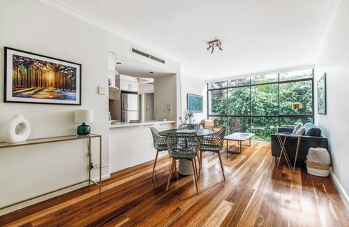 South Yarra Apartment | Parisian Chic meets South Yarras Vibrant Locale