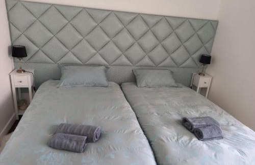 Neuilly-sur-Seine House | Parisian Sparkle Retreat, 150m from American Hospital
