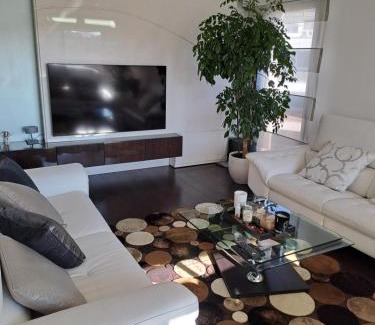 Neuilly-sur-Seine House | Parisian Sparkle Retreat, 150m from American Hospital