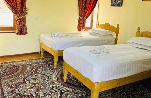 Bukhara Bed & Breakfast | Parivash B&B - Triple twin room 1