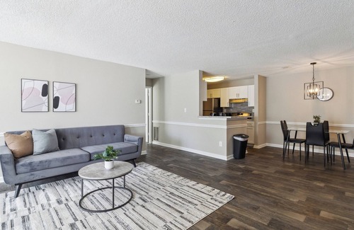 Ellenwood Apartment | Park at London G8 I Spacious 2 Bed 2 Bath