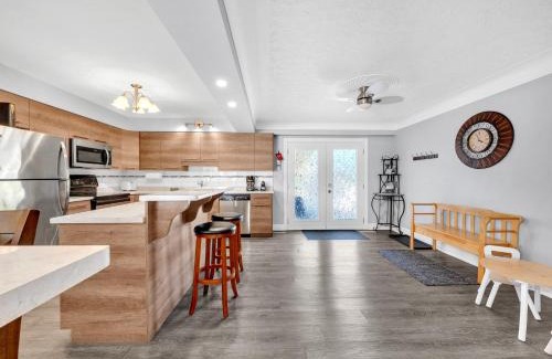 Leamington Apartment | Park Bungalow #4 - Seacliff Beach Suites