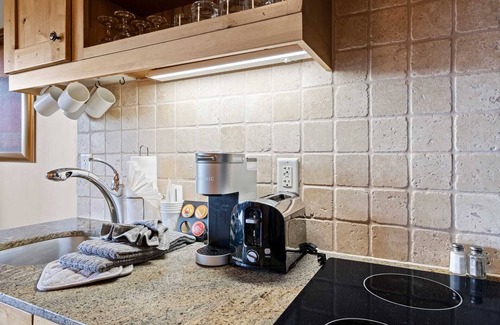 Kimball Junction Condo | Park City 1Bdrm | Hot Tub, Fireplace, Balcony, Washer/Dryer