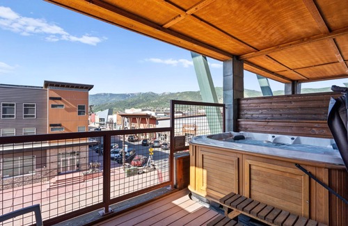 Kimball Junction Condo | Park City 1Bdrm | Hot Tub, Fireplace, Balcony, Washer/Dryer