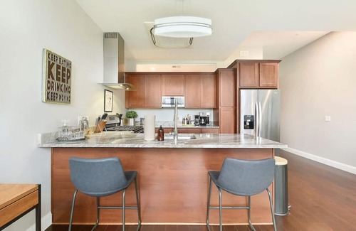 Downtown Pittsburgh Apartment | Park Free! ★ Private Gym ★ City Views!