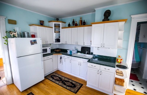 Lowry Hill East House | Park Place, 2nd floor, 1+bedroom furnished apartment