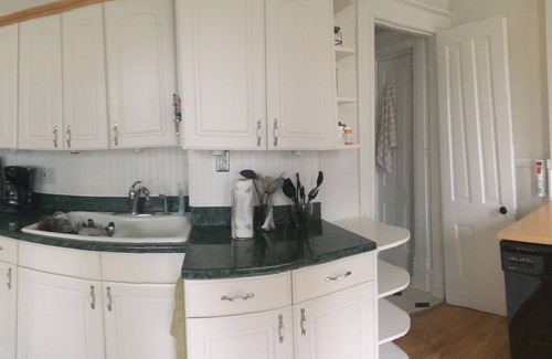 Lowry Hill East House | Park Place, 2nd floor, 1+bedroom furnished apartment