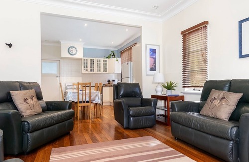 Busselton House | Park Rise Cottage: Your Cozy Coastal Escape in Busselton