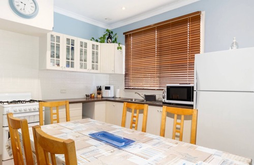 Busselton House | Park Rise Cottage: Your Cozy Coastal Escape in Busselton