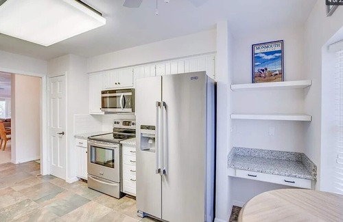 Indian River Shores Condo | Park Shores Seasonal Rental 2-BR condo in charming Indian River Shores